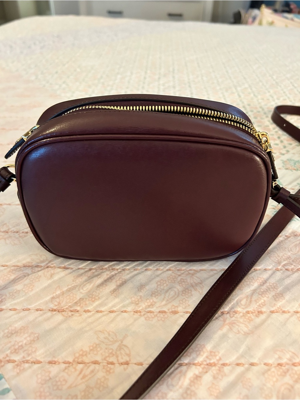 Salvatore Ferragamo City Small Gancini Camera bag in Lovely Burgundy leather EUC - Picture 7 of 14
